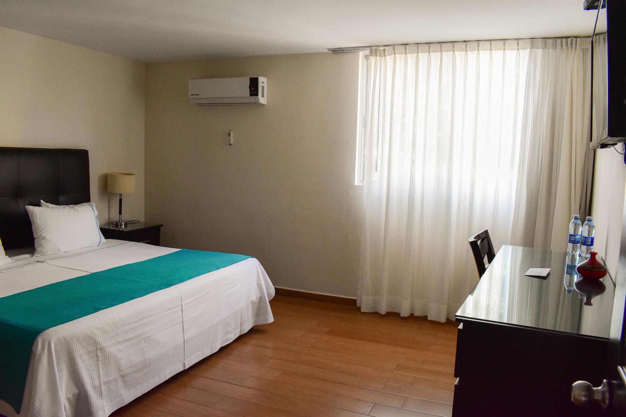 Country Hotel & Suites Guadalajara Exterior foto