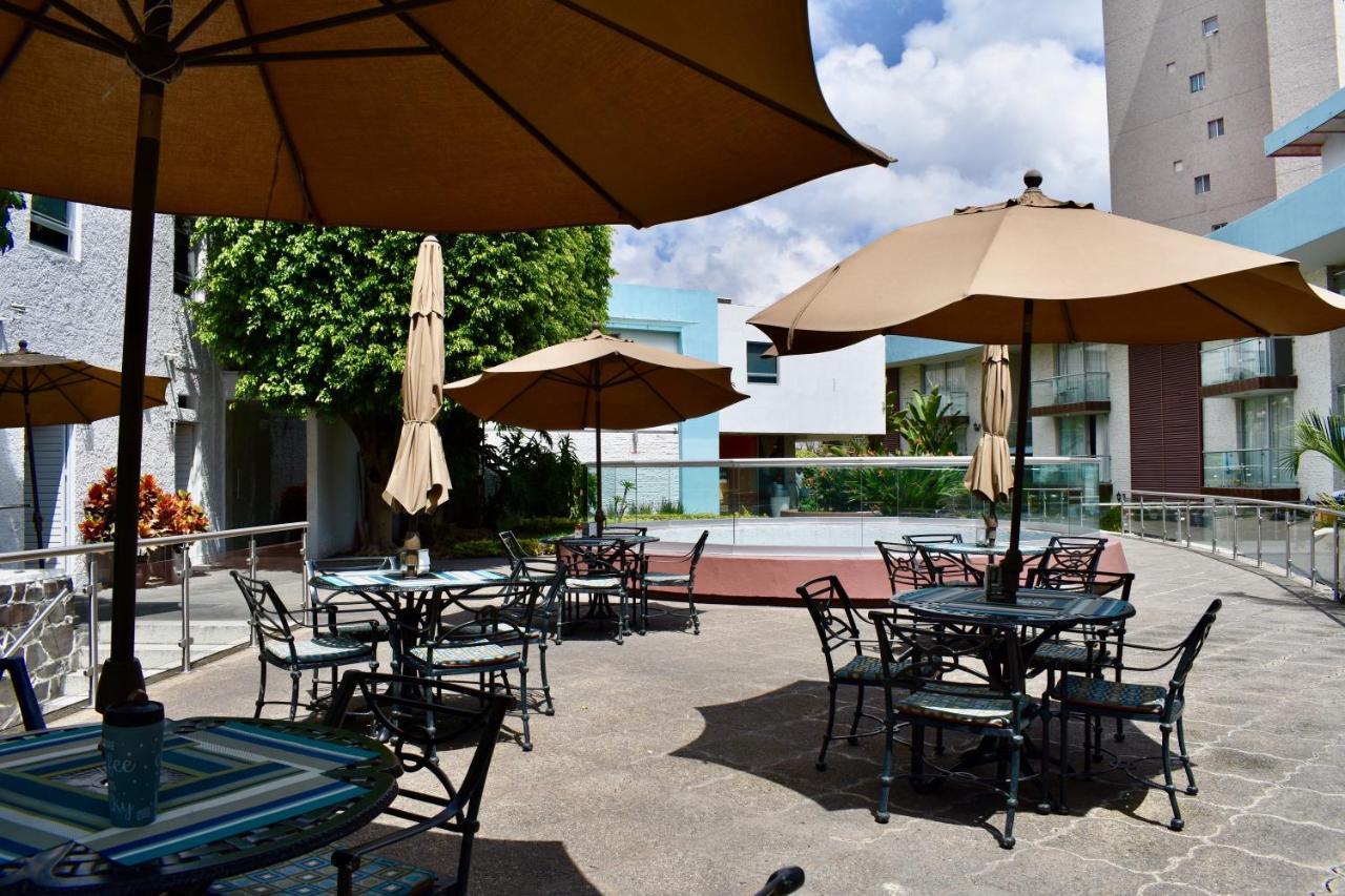 Country Hotel & Suites Guadalajara Exterior foto