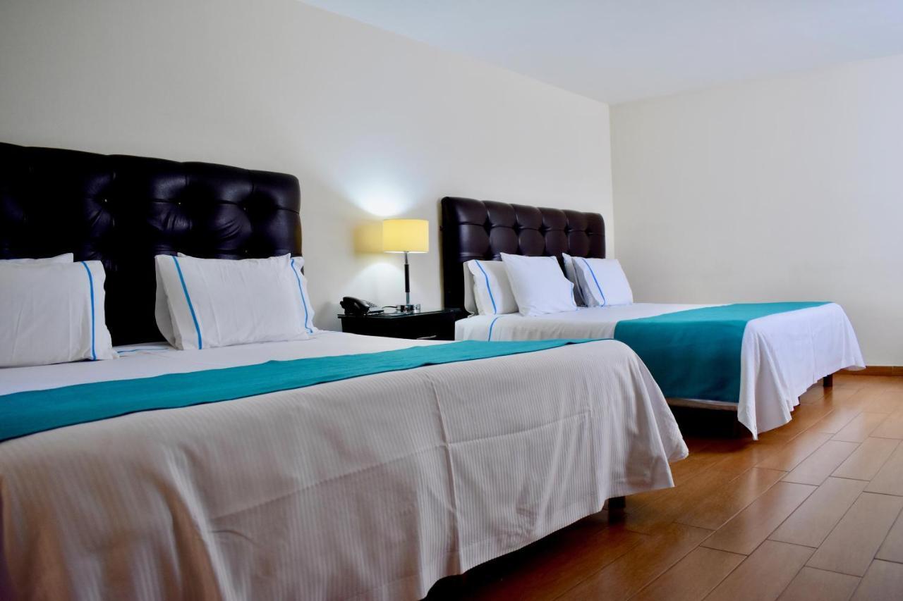 Country Hotel & Suites Guadalajara Exterior foto