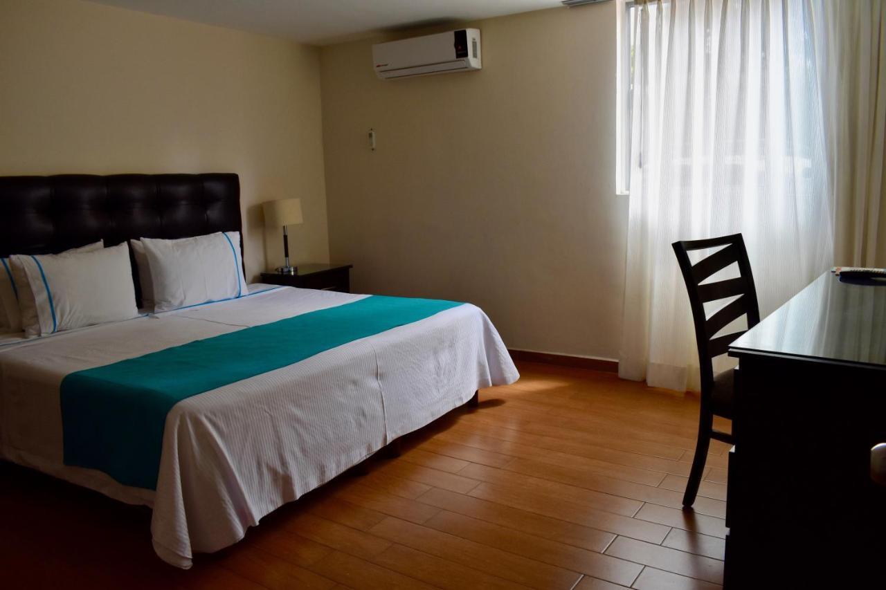Country Hotel & Suites Guadalajara Exterior foto